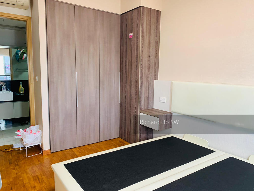 Esparina Residences (D19), Condominium #267839501